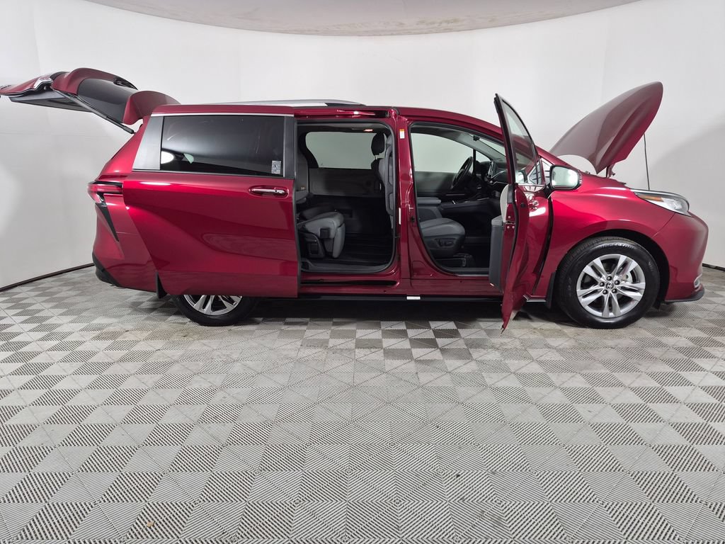 Used 2024 Toyota Sienna Limited FWD image 9