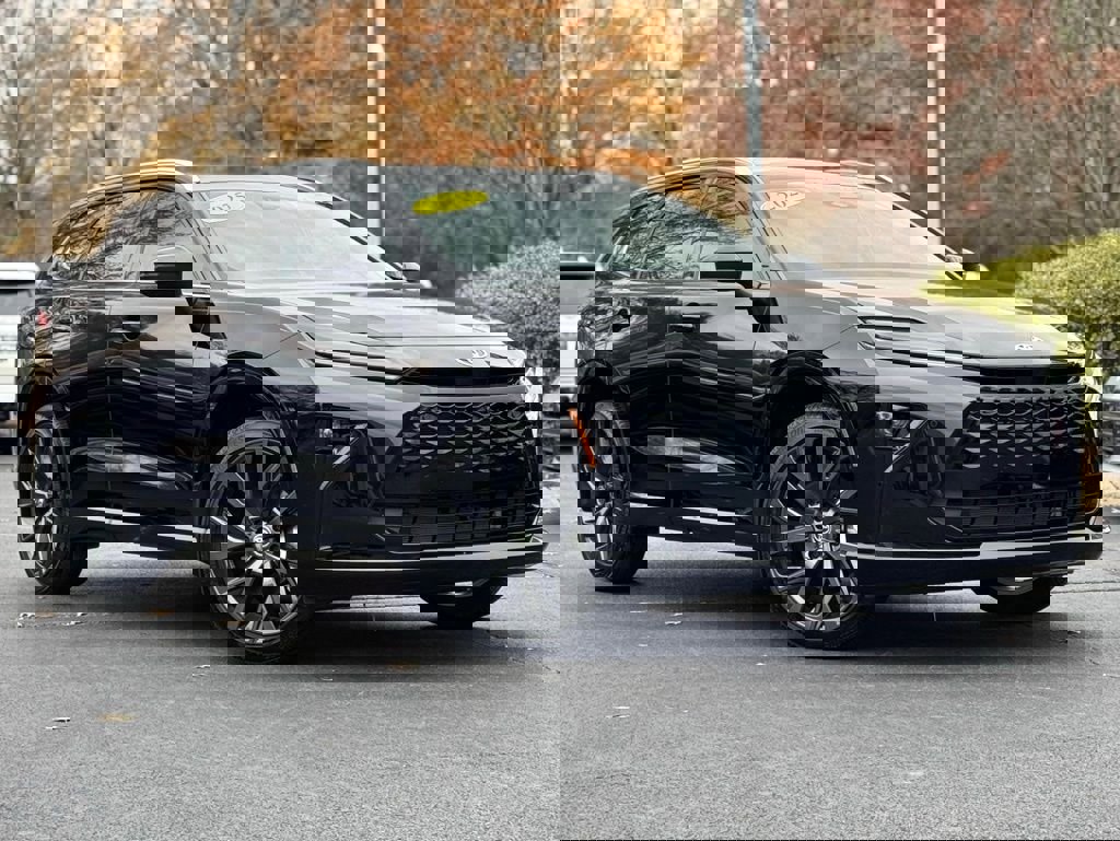 Used 2025 Toyota Crown Signia image 2