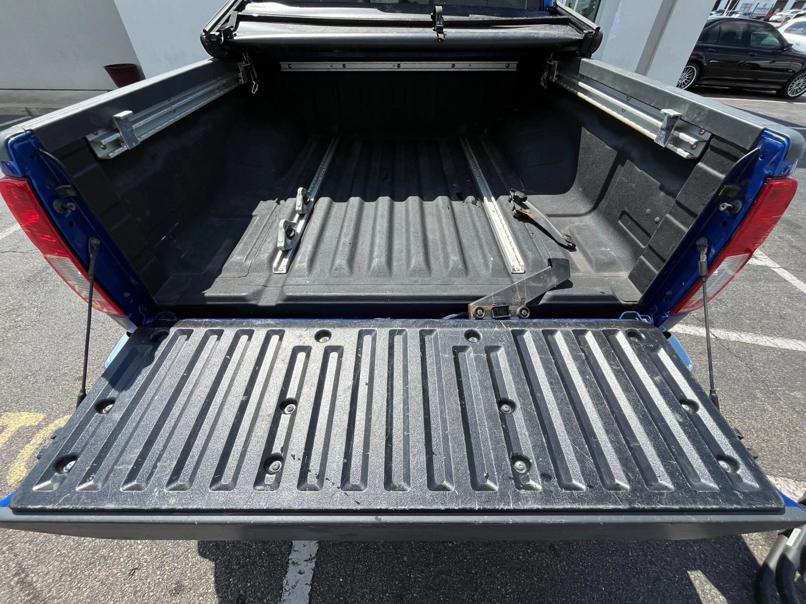 Used 2014 Nissan Frontier SV w/ SV Value Truck Package AWD/4WD image 8