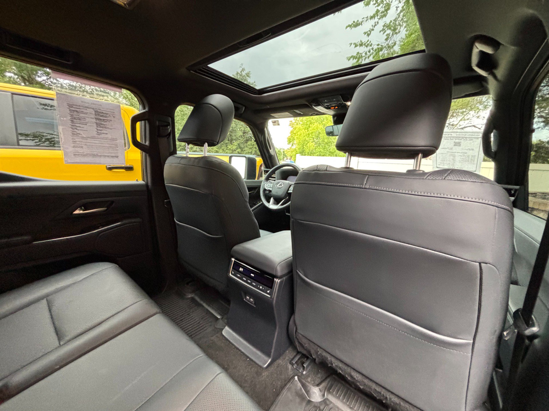 Used 2024 Lexus GX 550 w/ Accessory Package (Z1) AWD/4WD image 33