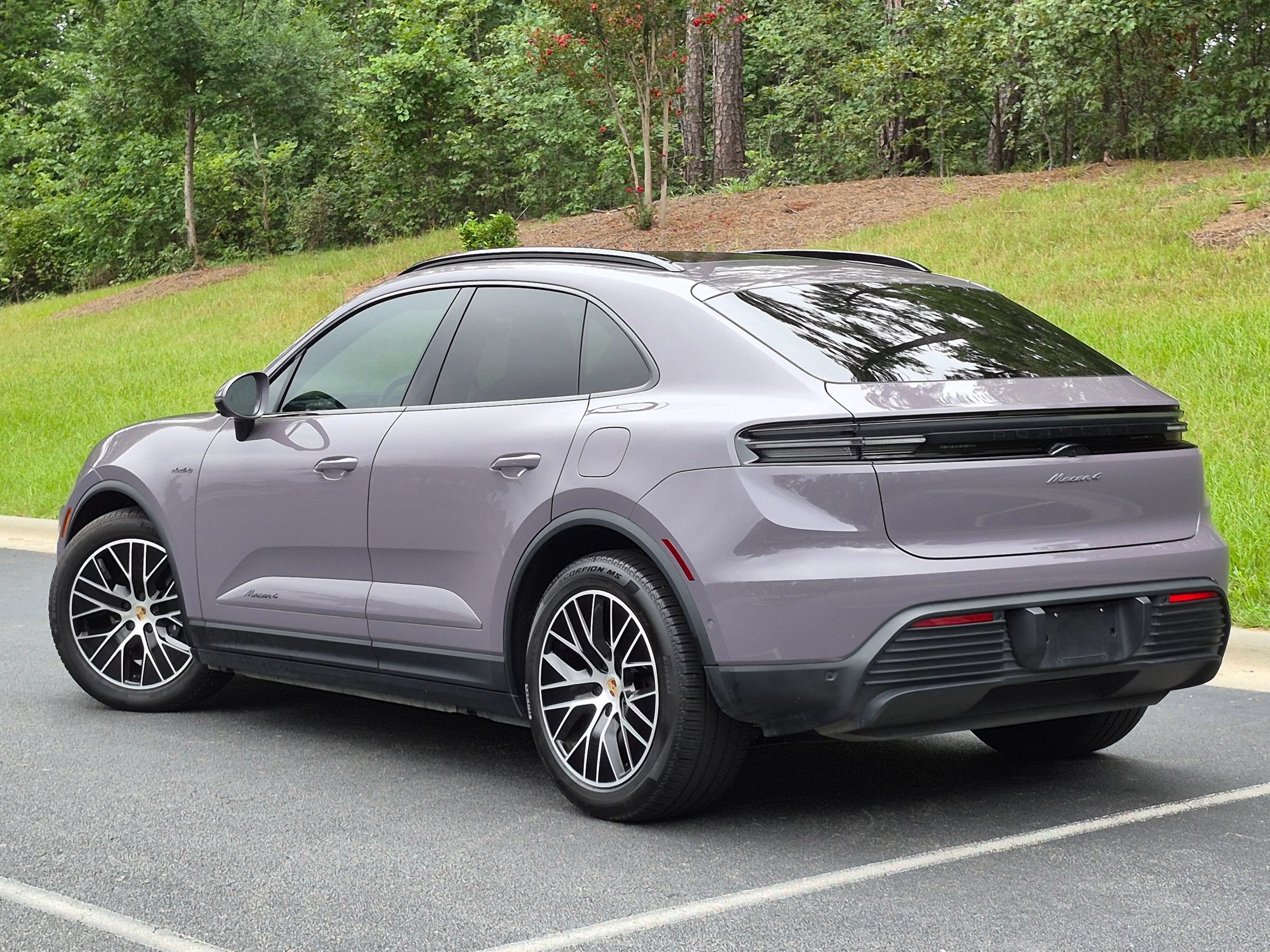 Certified 2025 Porsche Macan 4 Electric AWD/4WD image 3