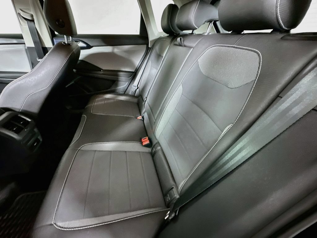 Used 2024 Volkswagen Taos SE FWD image 5