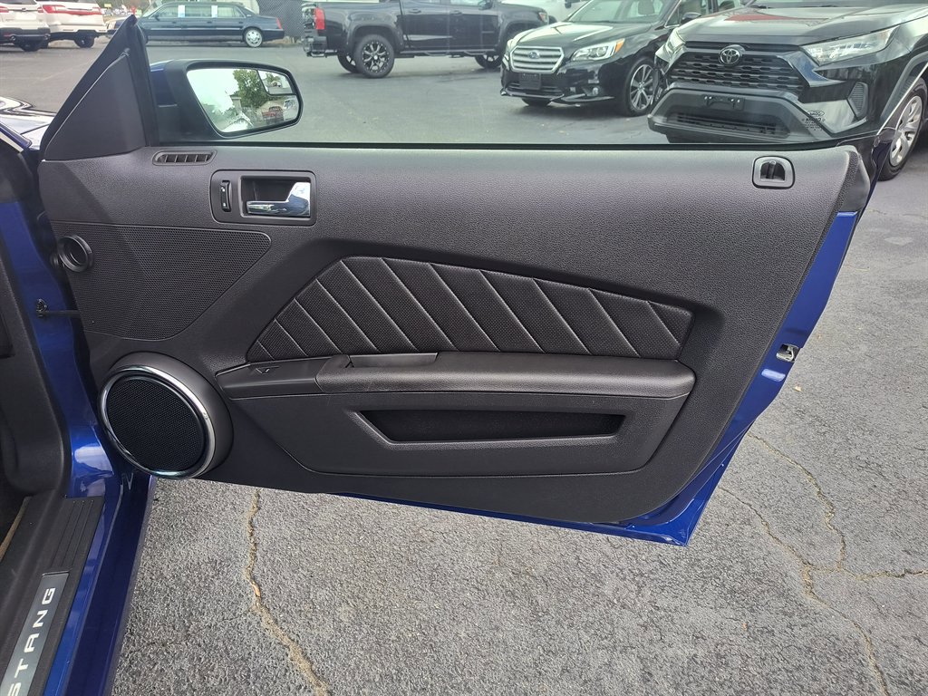 Used 2013 Ford Mustang Premium image 39