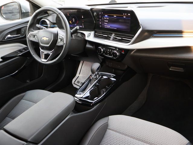 Certified 2025 Chevrolet Trax LT w/ LT Convenience Package image 14
