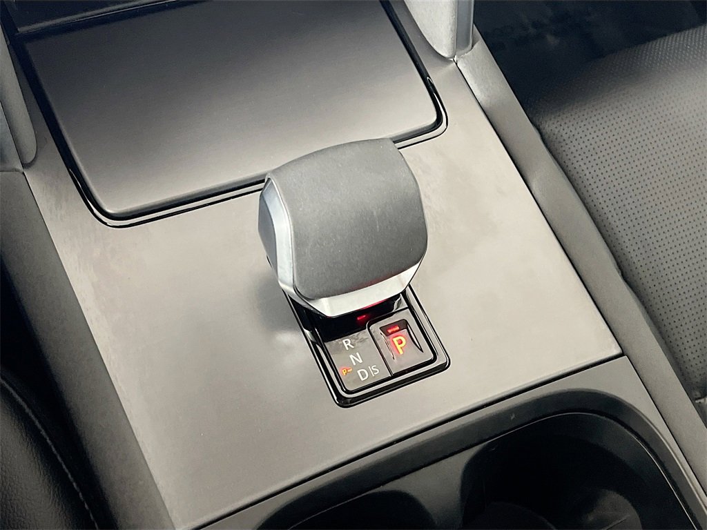 Used 2025 Land Rover Discovery Sport S image 17