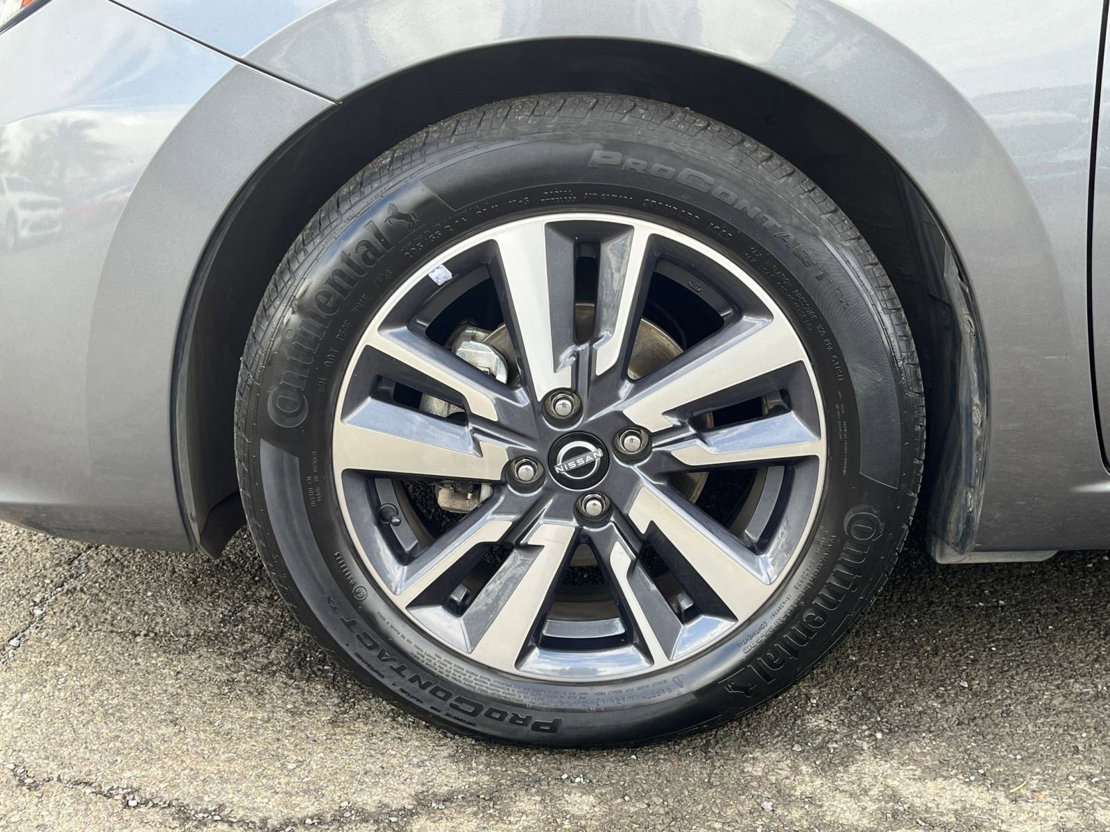 Used 2023 Nissan Versa SV image 28