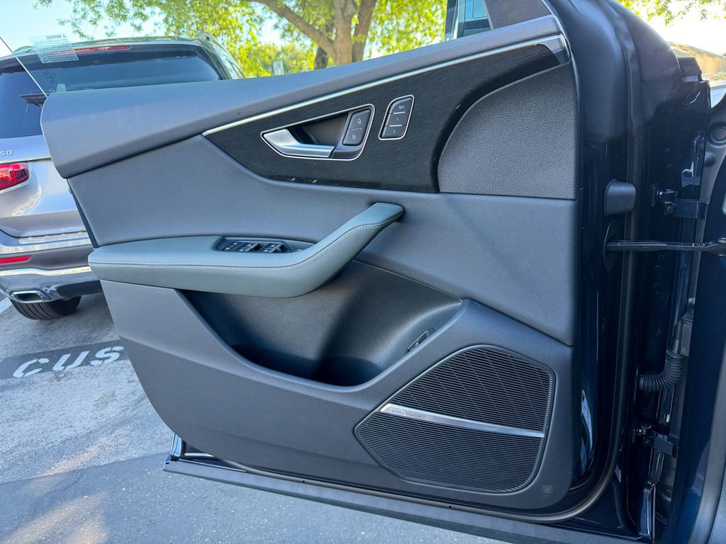 Used 2025 Audi Q8 Premium Plus w/ Premium Plus Package image 16