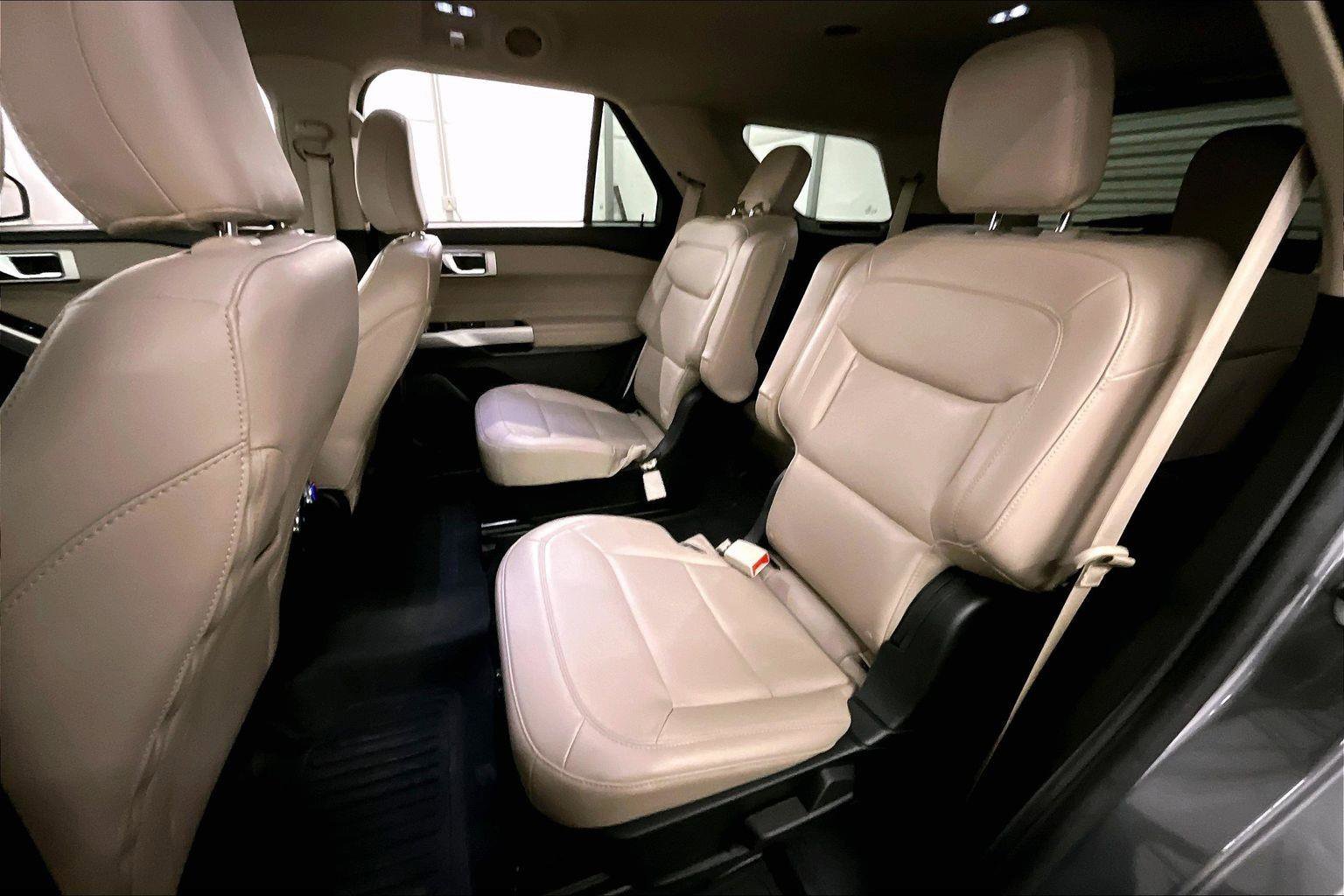 Used 2022 Ford Explorer XLT w/ Equipment Group 202A image 25