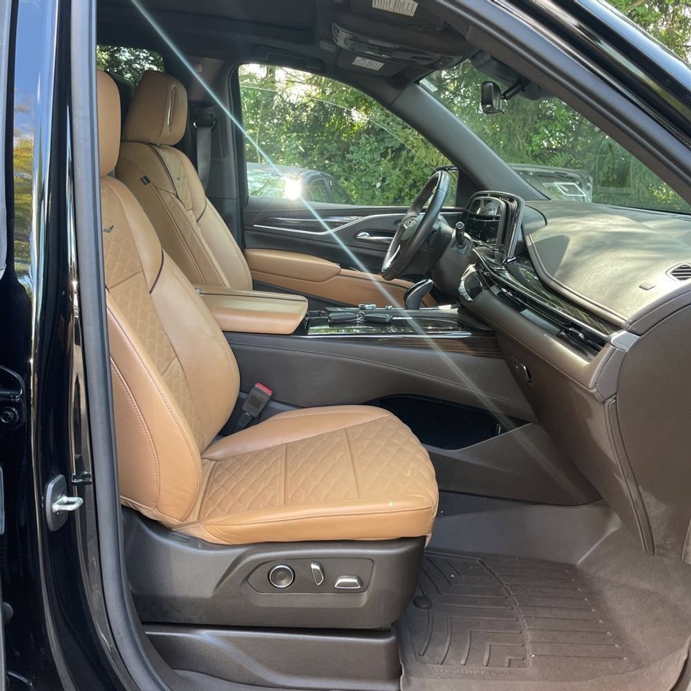Used 2022 Cadillac Escalade Sport w/ LPO, ONYX Package AWD/4WD image 8