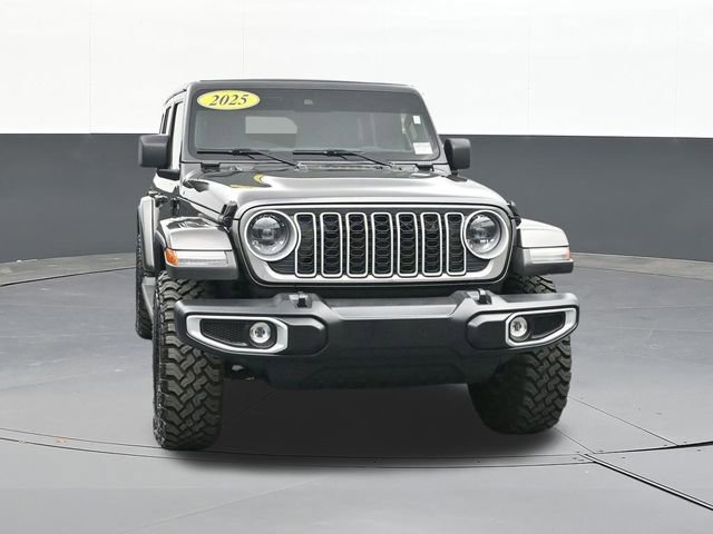 Used 2025 Jeep Wrangler Sahara image 24