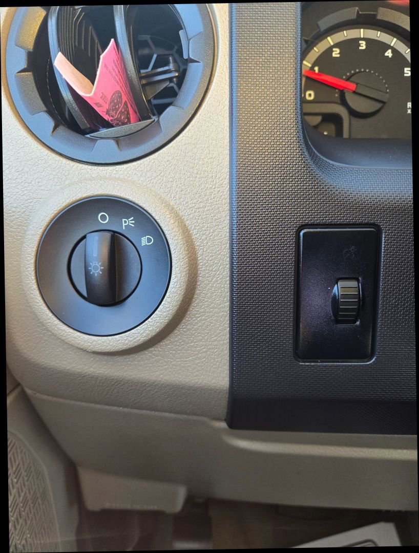 Used 2012 Ford E-350 and Econoline 350 XLT image 23