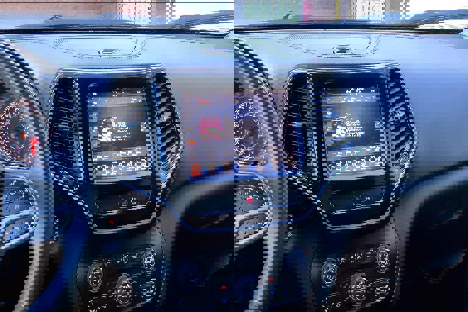 Used 2022 Jeep Cherokee Limited w/ Mopar Interior Package image 6