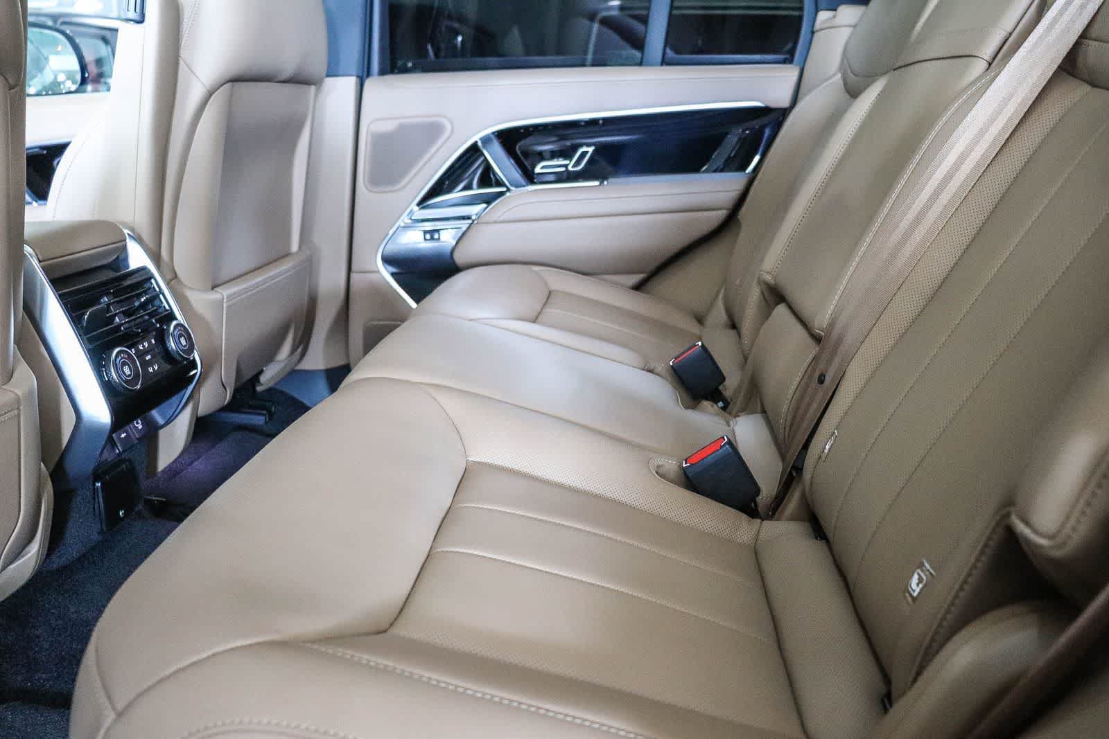 Used 2025 Land Rover Range Rover SE AWD/4WD image 19
