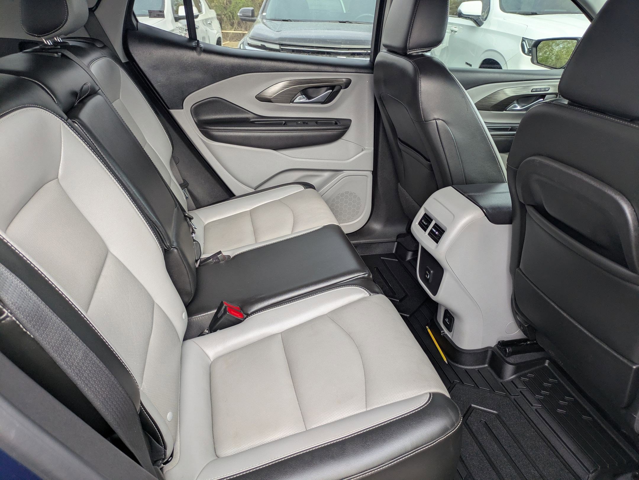 Used 2022 GMC Terrain SLT image 24