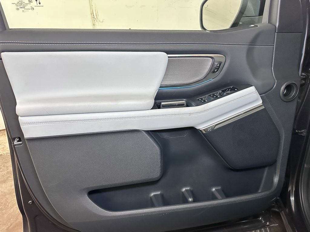 New 2026 Ford Expedition Platinum image 21