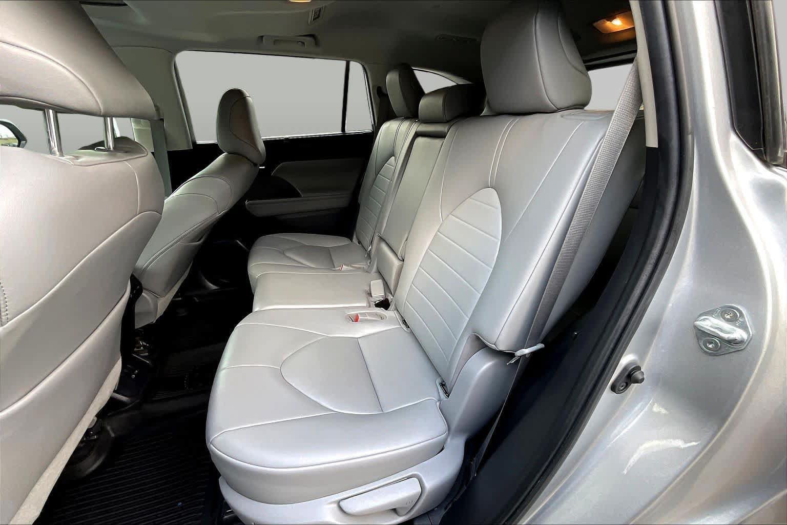 Used 2023 Toyota Highlander XLE FWD image 20