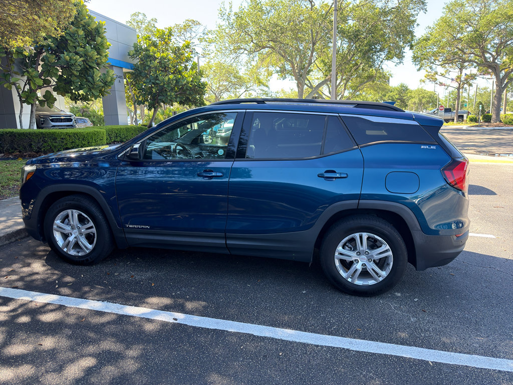 Used 2020 GMC Terrain SLE w/ Driver Convenience Package image 4