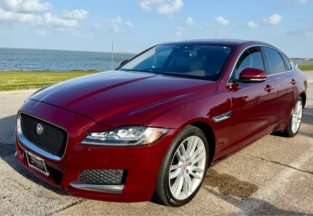 Used 2016 Jaguar XF Prestige AWD/4WD image 1