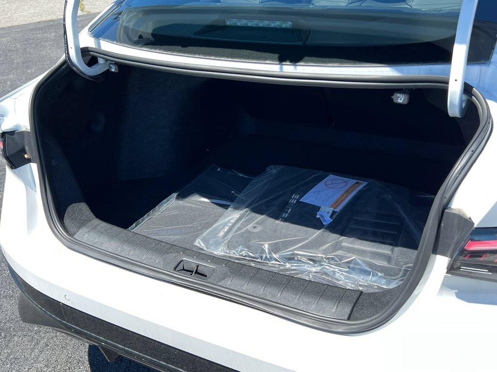 New 2026 Nissan Sentra SR w/ SR Premium Package FWD image 20