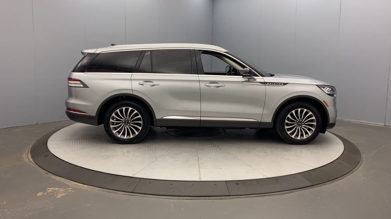 Used 2022 Lincoln Aviator AWD w/ Premium Package image 6