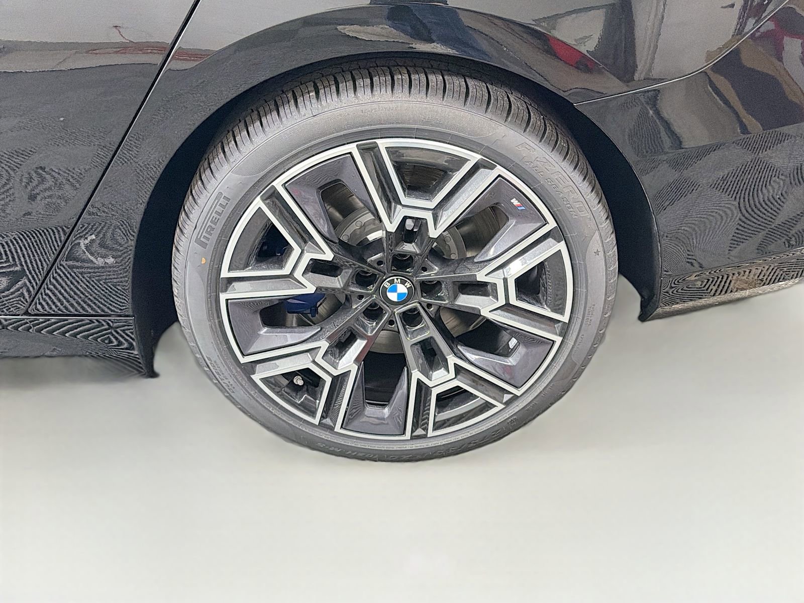 New 2027 BMW 550e xDrive AWD/4WD image 34