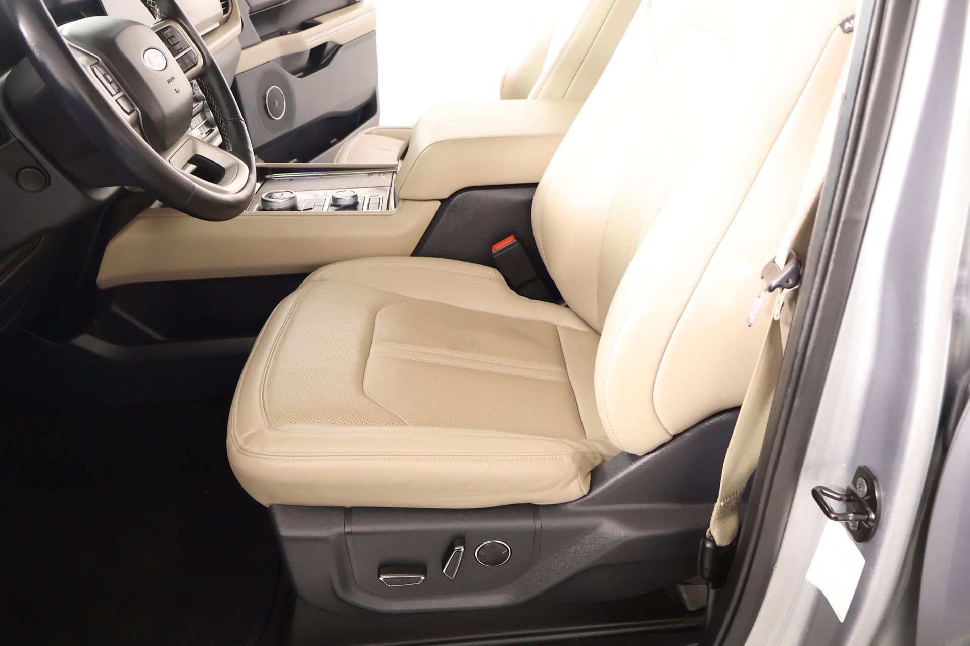 Used 2024 Ford Expedition Max Limited image 12