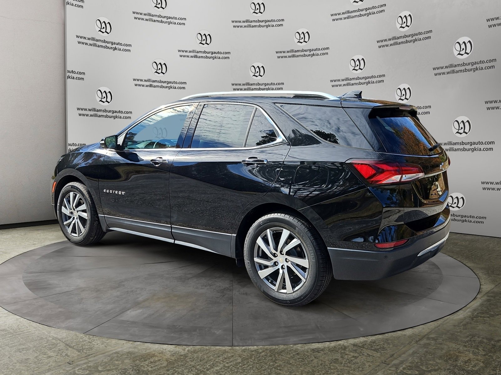 Used 2023 Chevrolet Equinox Premier image 3