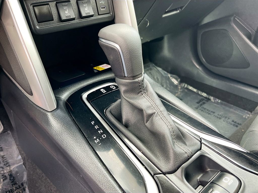 Used 2023 Toyota Corolla Cross XLE w/ Convenience Package FWD image 16