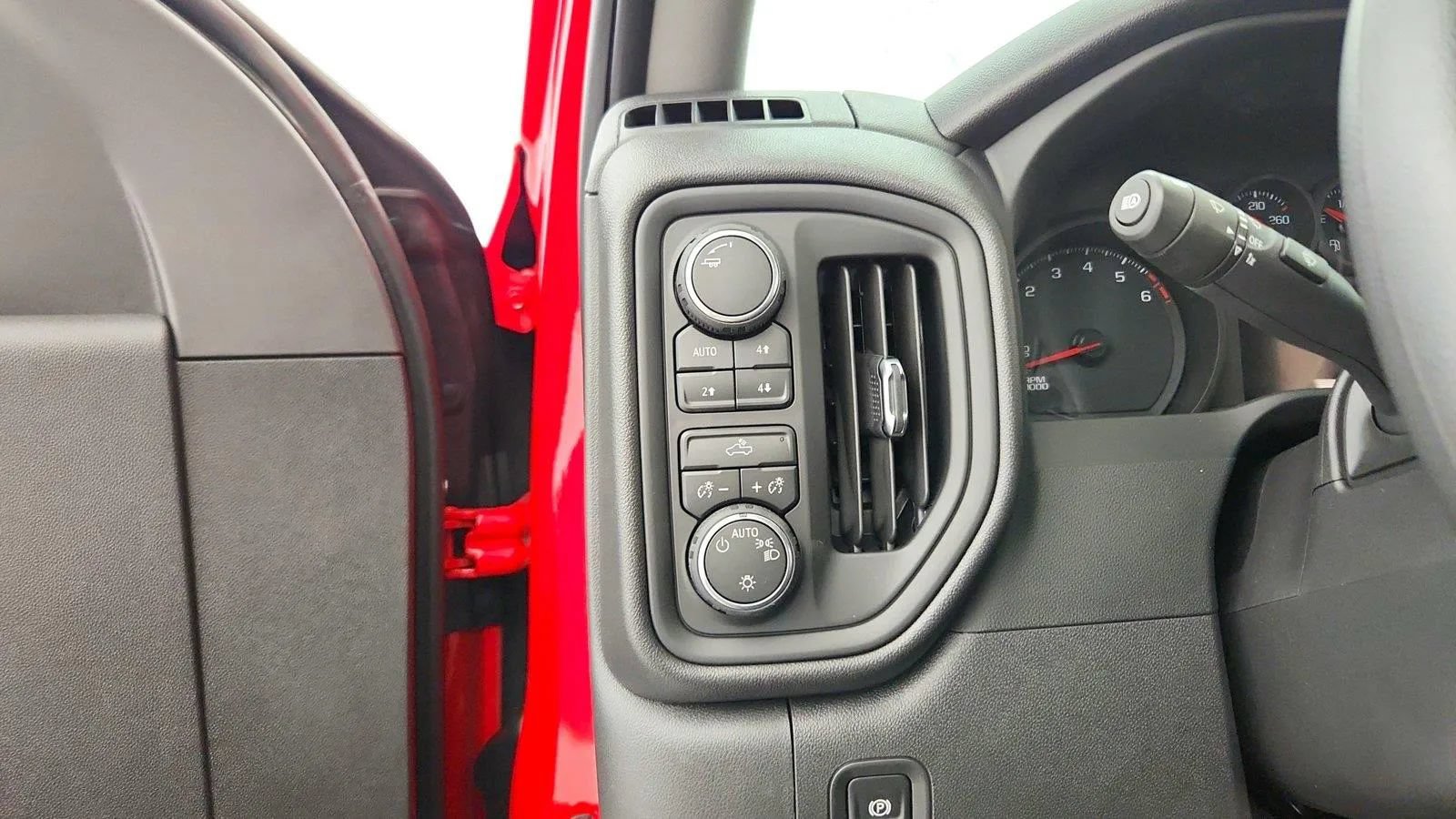 New 2026 Chevrolet Silverado 1500 Custom Trail Boss w/ LPO, Dark Essentials Package AWD/4WD image 17