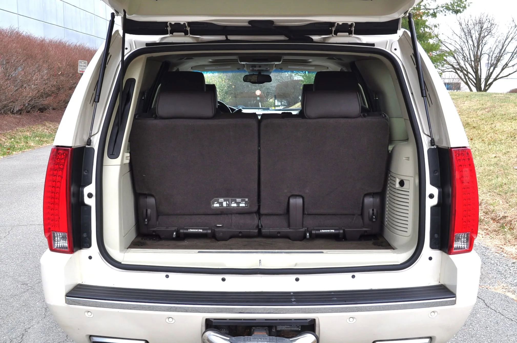 Used 2013 Cadillac Escalade Platinum image 31