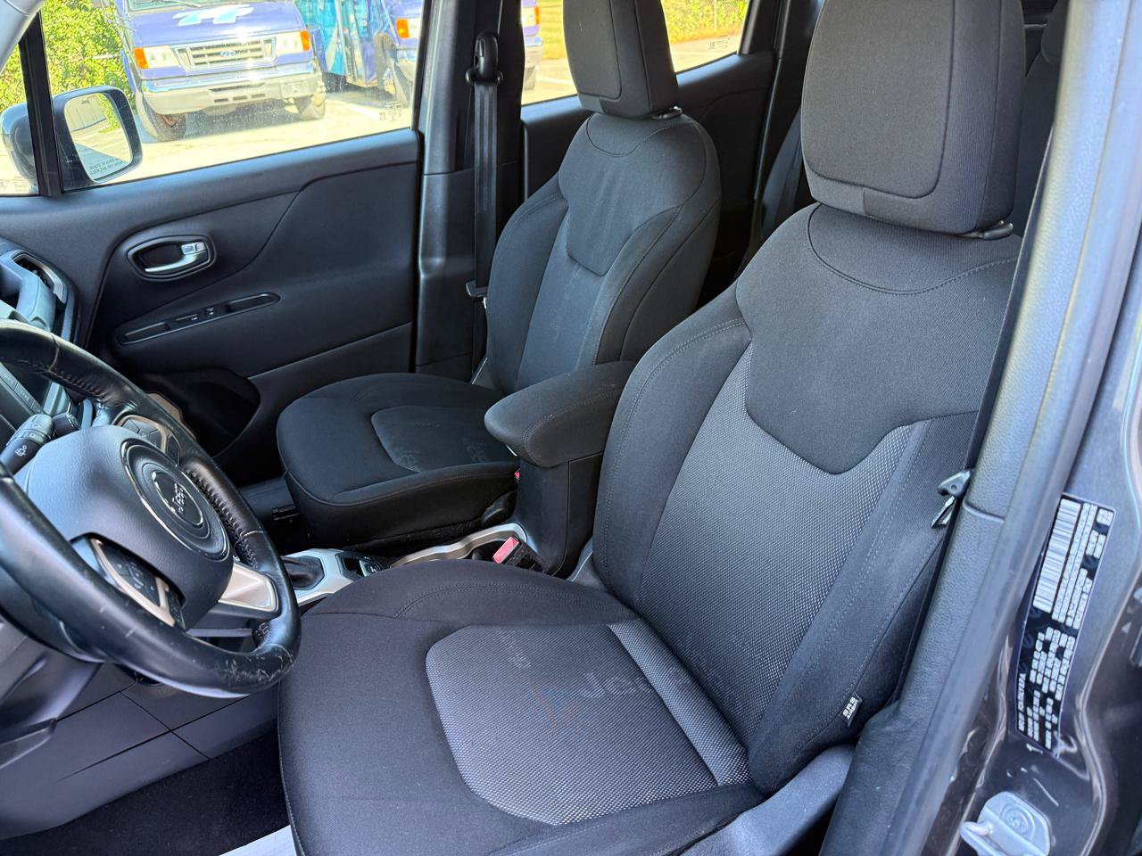 Used 2017 Jeep Renegade Latitude w/ Popular Equipment Group FWD image 14