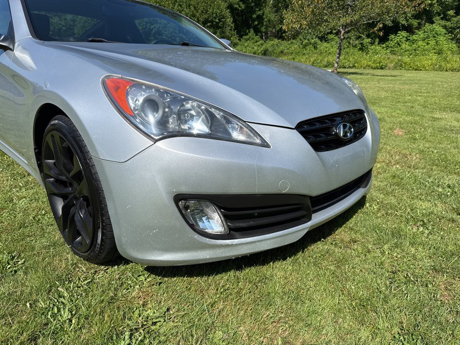 Used 2010 Hyundai Genesis 3.8 RWD image 12