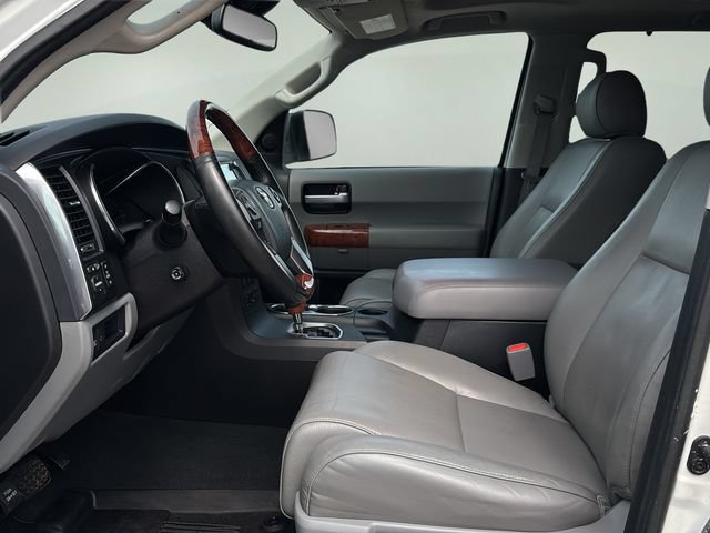 Used 2020 Toyota Sequoia Platinum AWD/4WD image 17