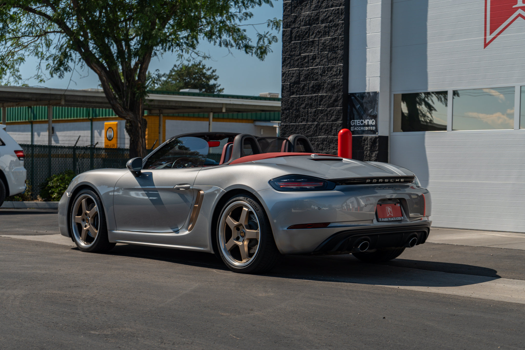 Used 2021 Porsche 718 Boxster RWD image 22