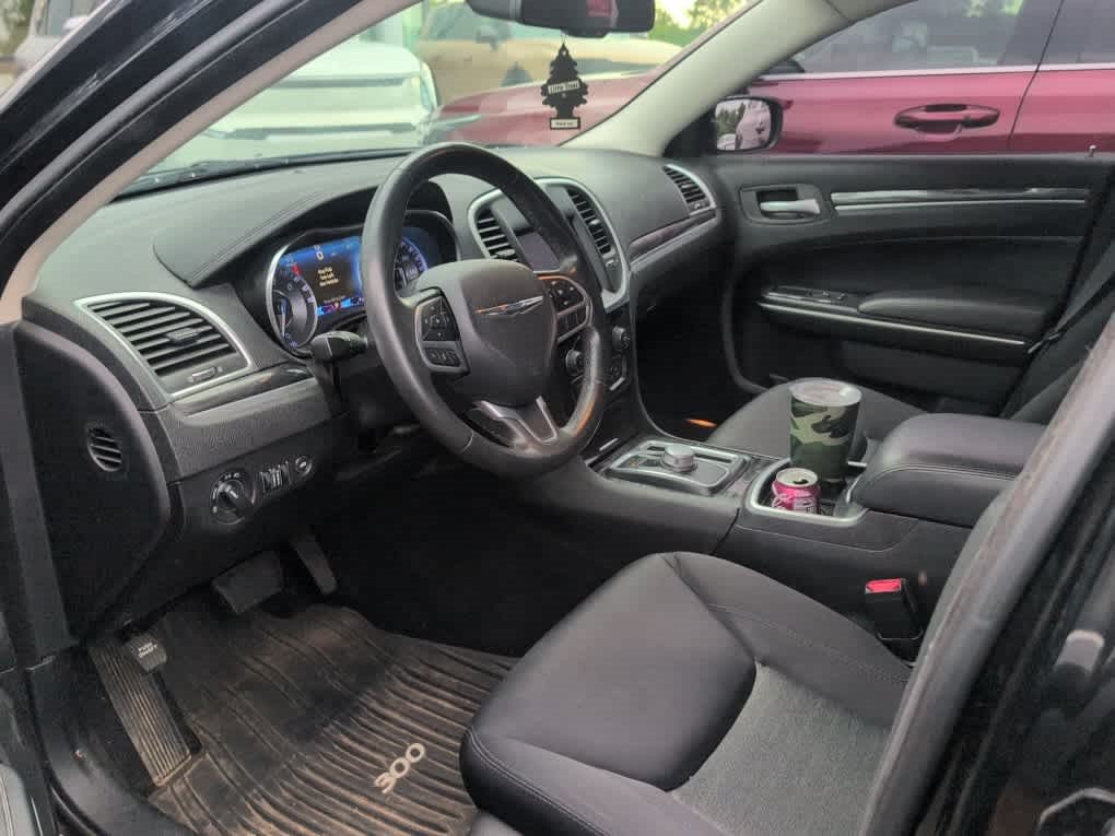 Used 2020 Chrysler 300 Touring w/ Sport Appearance Package RWD image 8