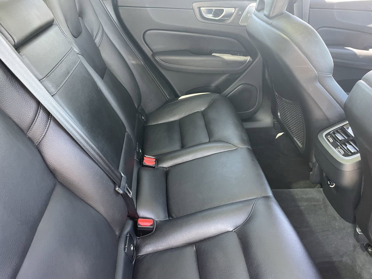 Used 2020 Volvo XC60 T6 Inscription w/ Protection Package Premier image 14