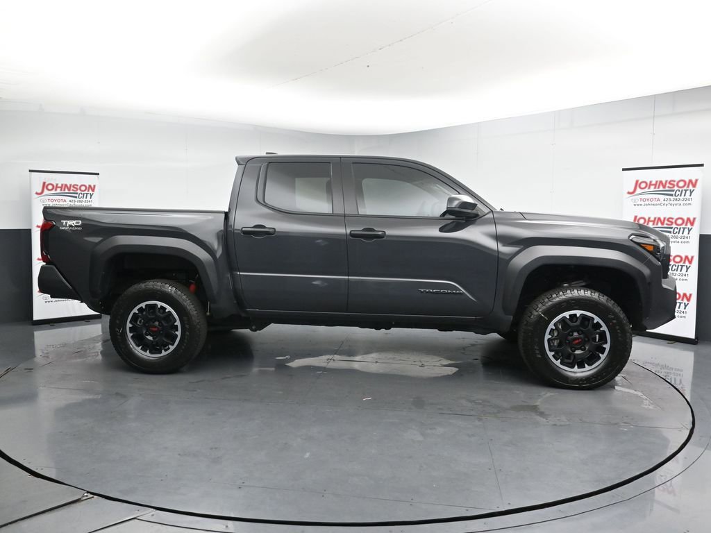 Used 2025 Toyota Tacoma TRD Off-Road AWD/4WD image 9