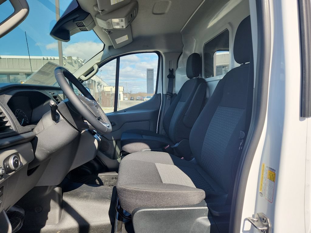 New 2023 Ford E-Transit Low Roof RWD image 5