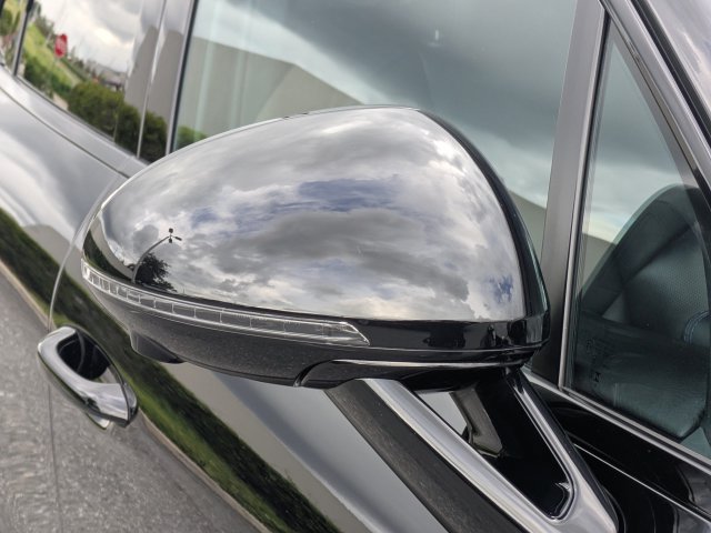 Used 2023 Porsche Macan AWD/4WD image 12