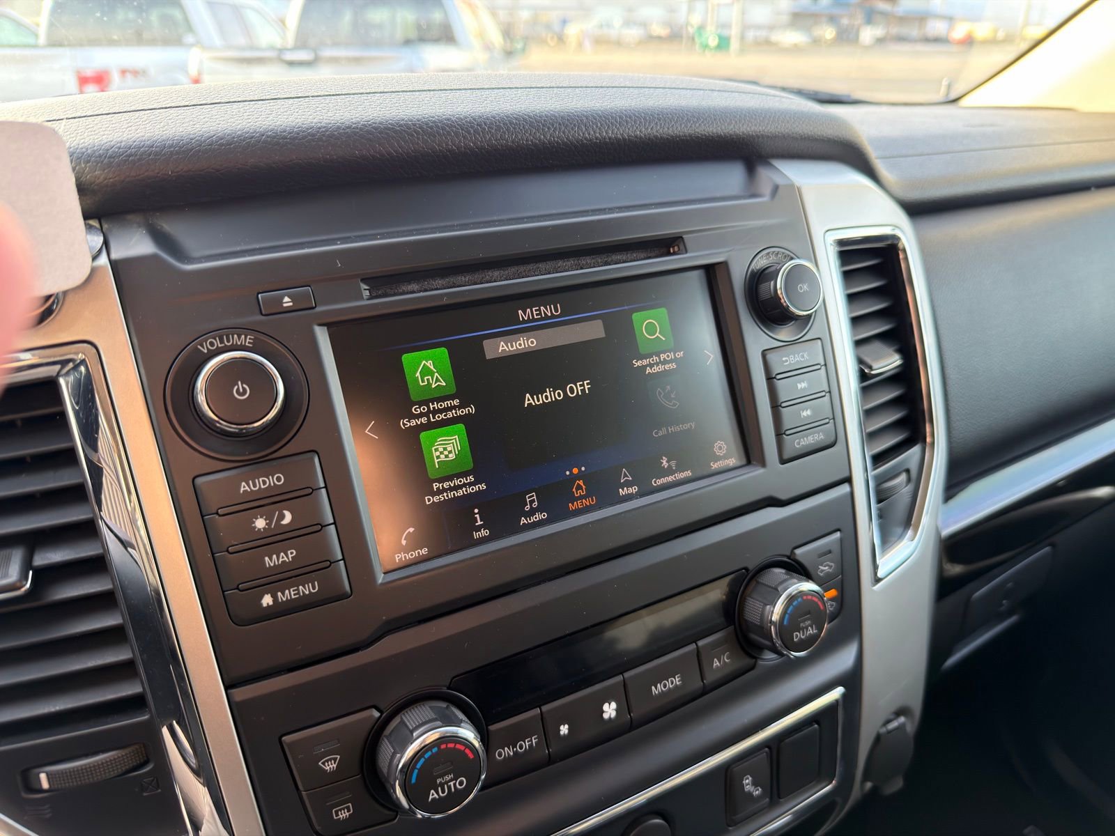 Used 2019 Nissan Titan SV w/ SV Convenience Package image 24
