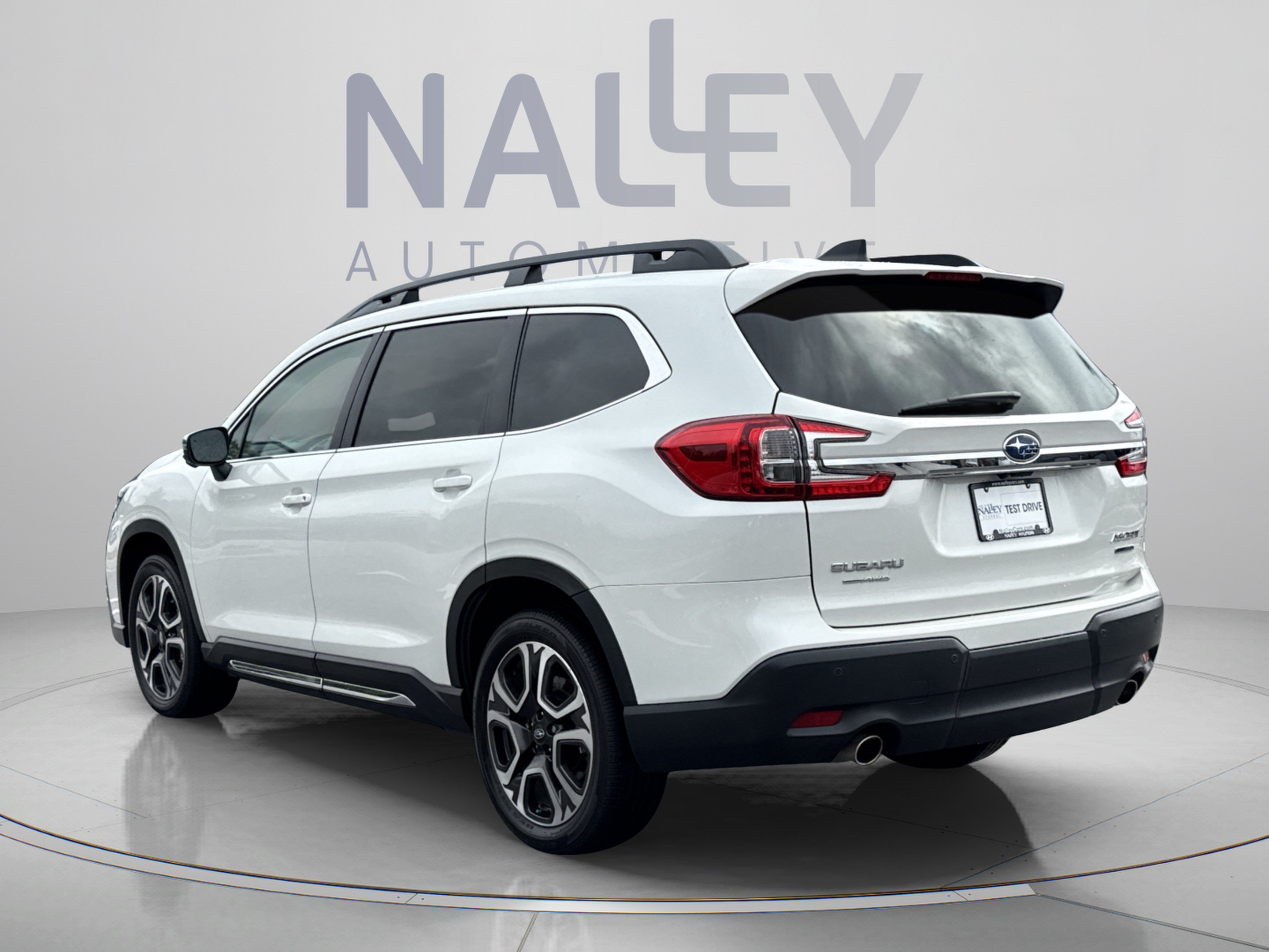Used 2023 Subaru Ascent Limited w/ Technology Package AWD/4WD image 3