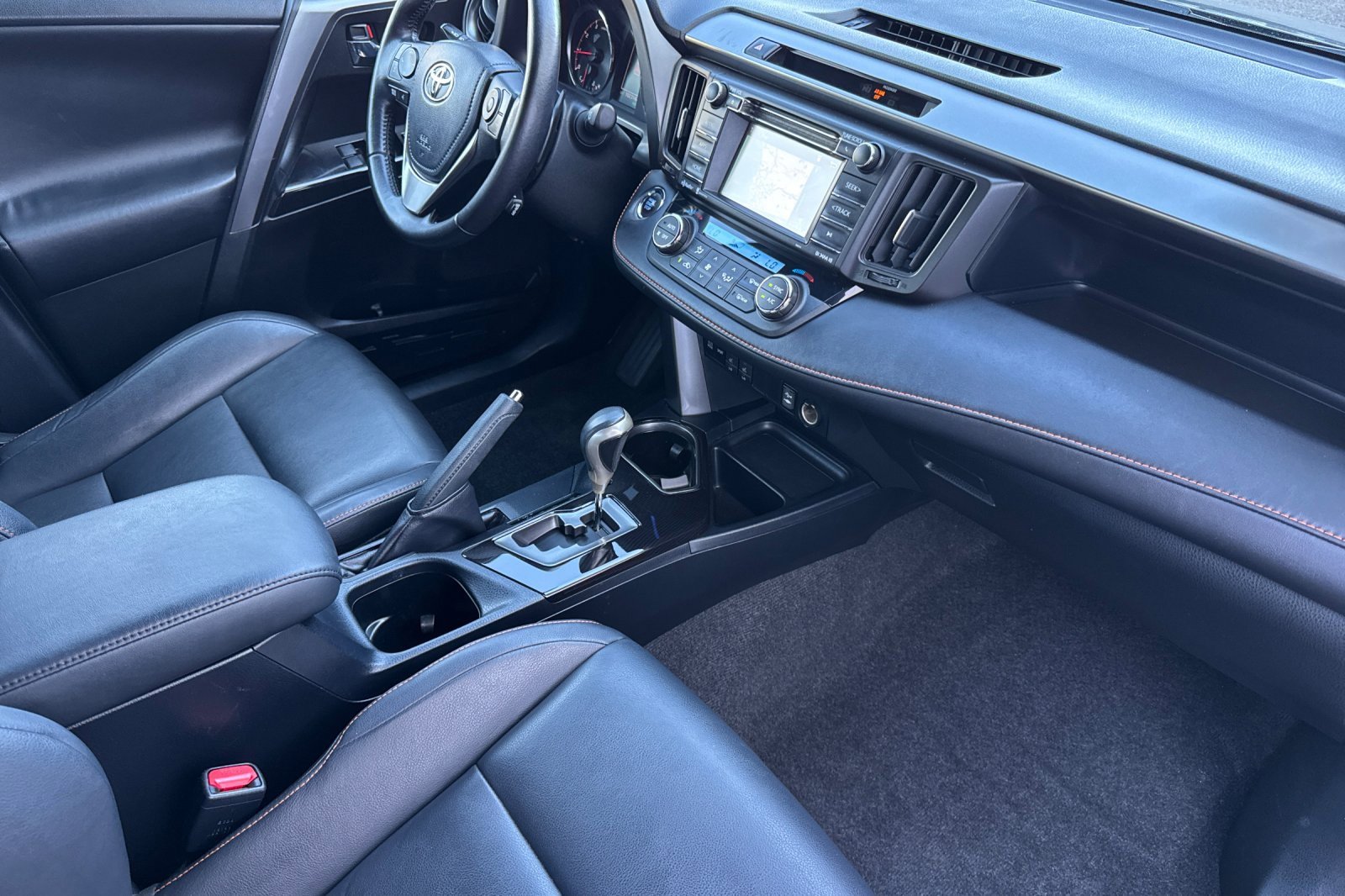 Used 2016 Toyota RAV4 SE image 16