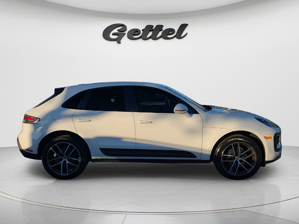 Used 2025 Porsche Macan image 3