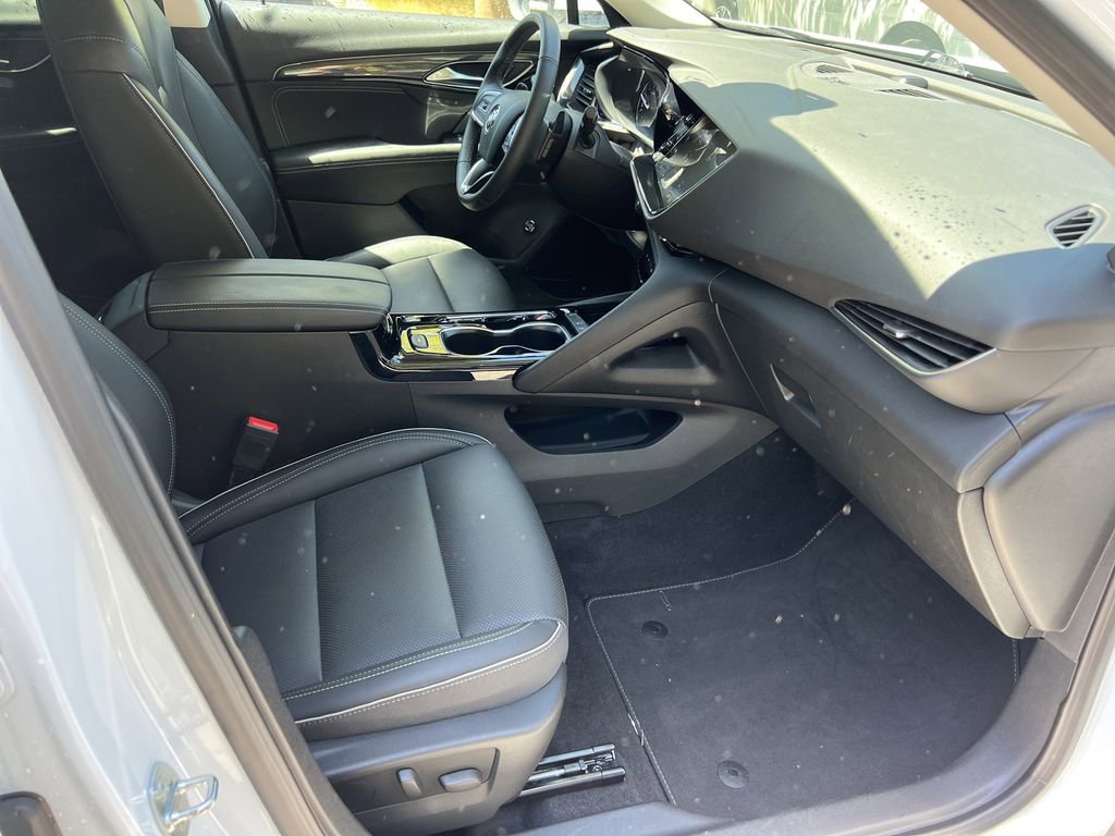 Used 2022 Buick Envision Essence w/ Safety Package FWD image 11
