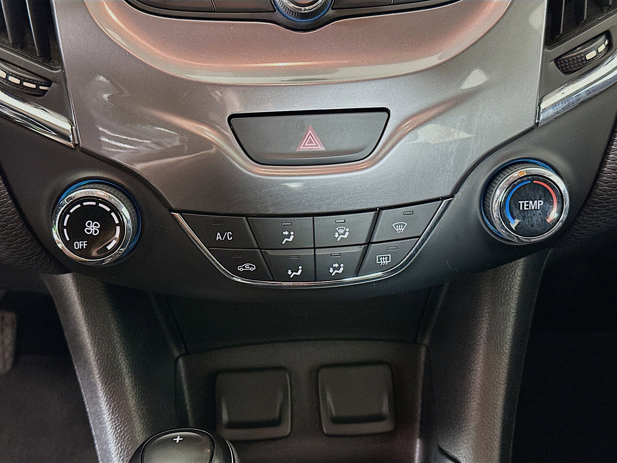 Used 2018 Chevrolet Cruze LT FWD image 22
