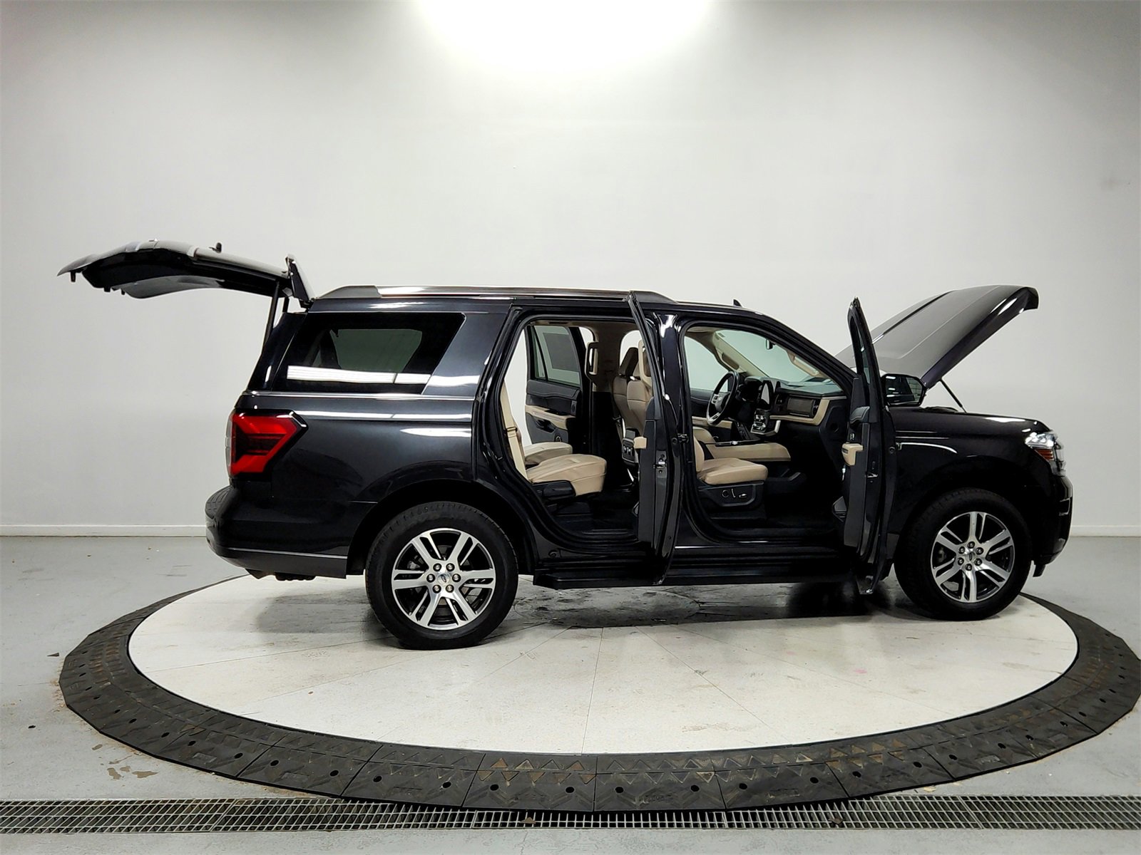 Used 2024 Ford Expedition Limited image 16