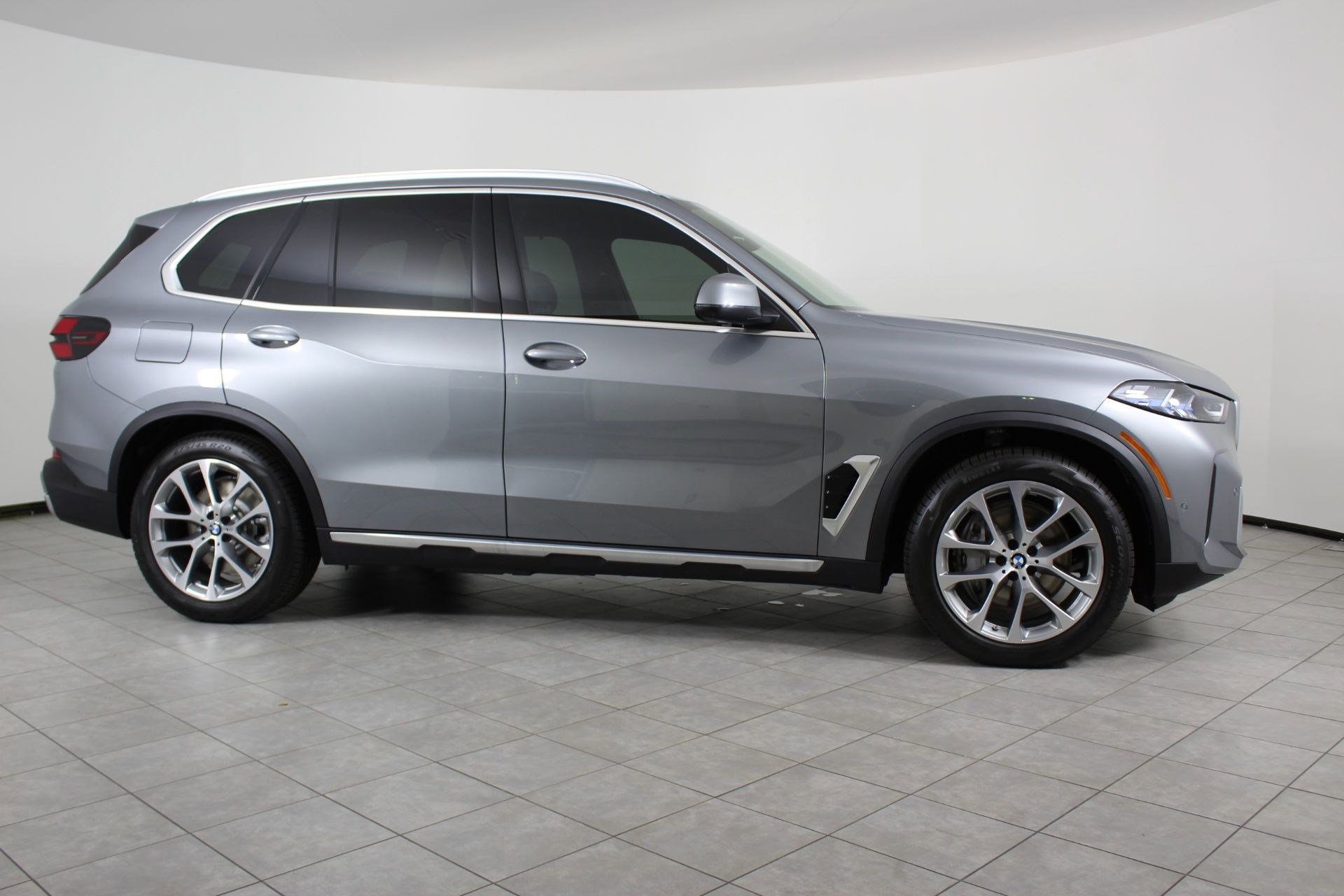 New 2026 BMW X5 xDrive50e w/ Executive Package AWD/4WD image 8