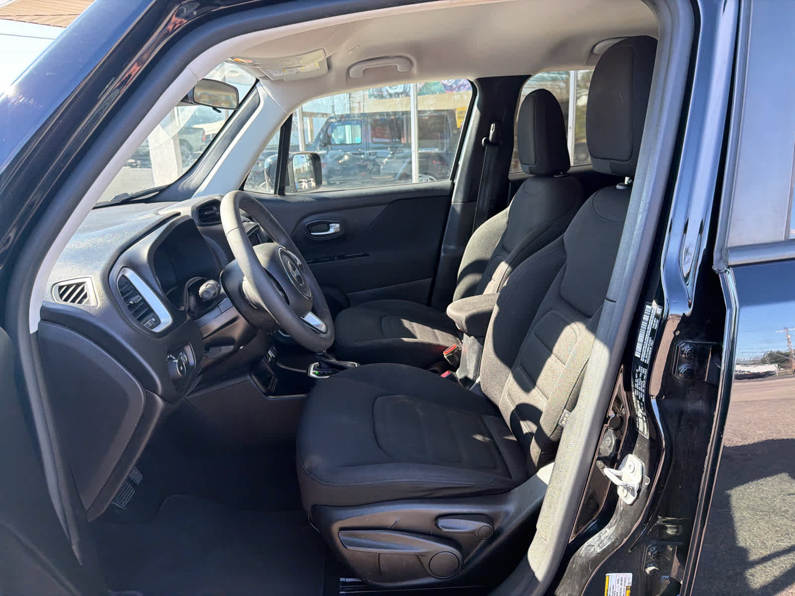 Used 2018 Jeep Renegade Latitude image 18