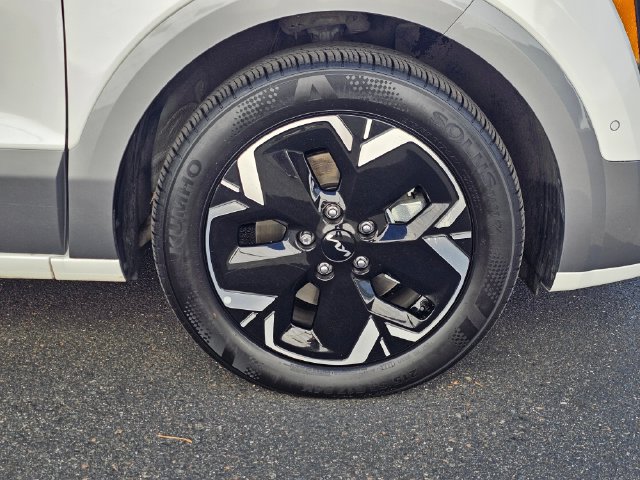 Certified 2023 Kia Niro Wave w/ Wave Preserve Package FWD image 11
