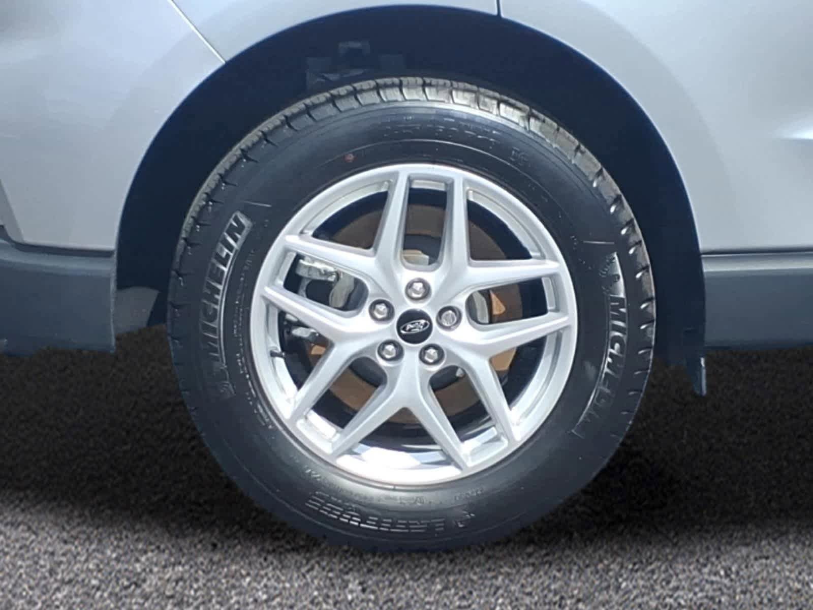 Used 2024 Ford Edge SEL w/ Convenience Package AWD/4WD image 3